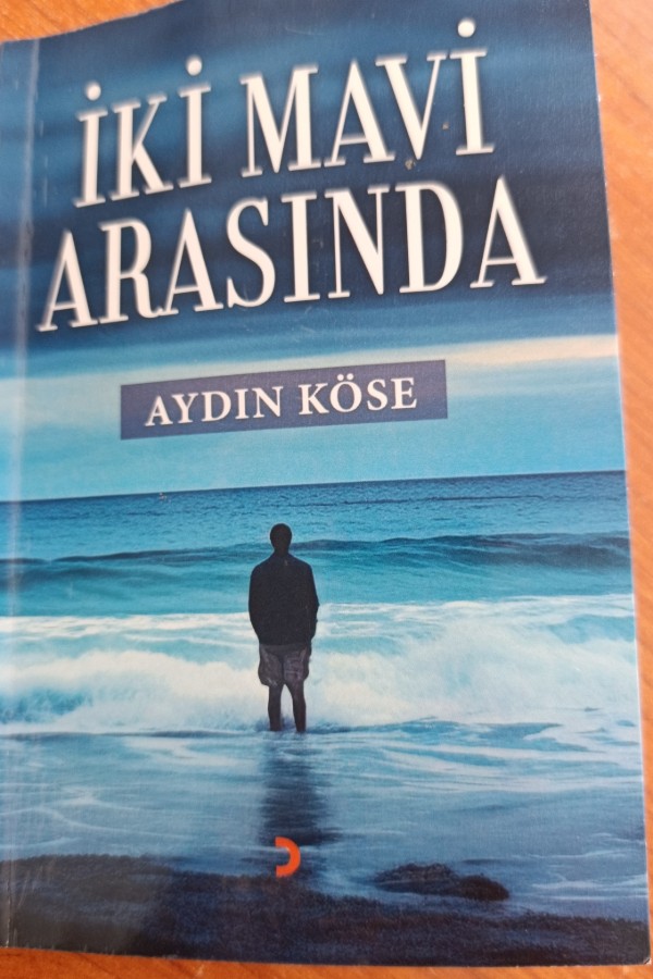 İki Mavi Arasında